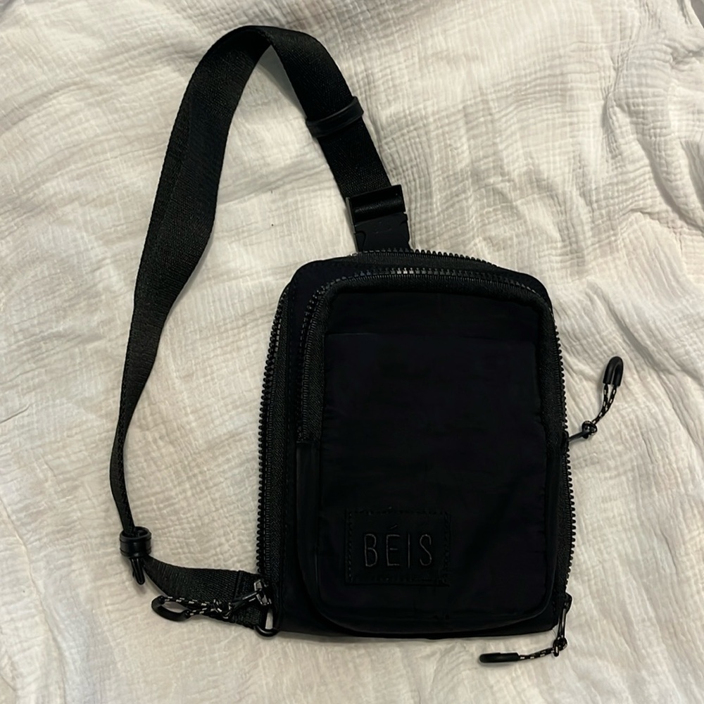 Beis Sport Sling Crossbody